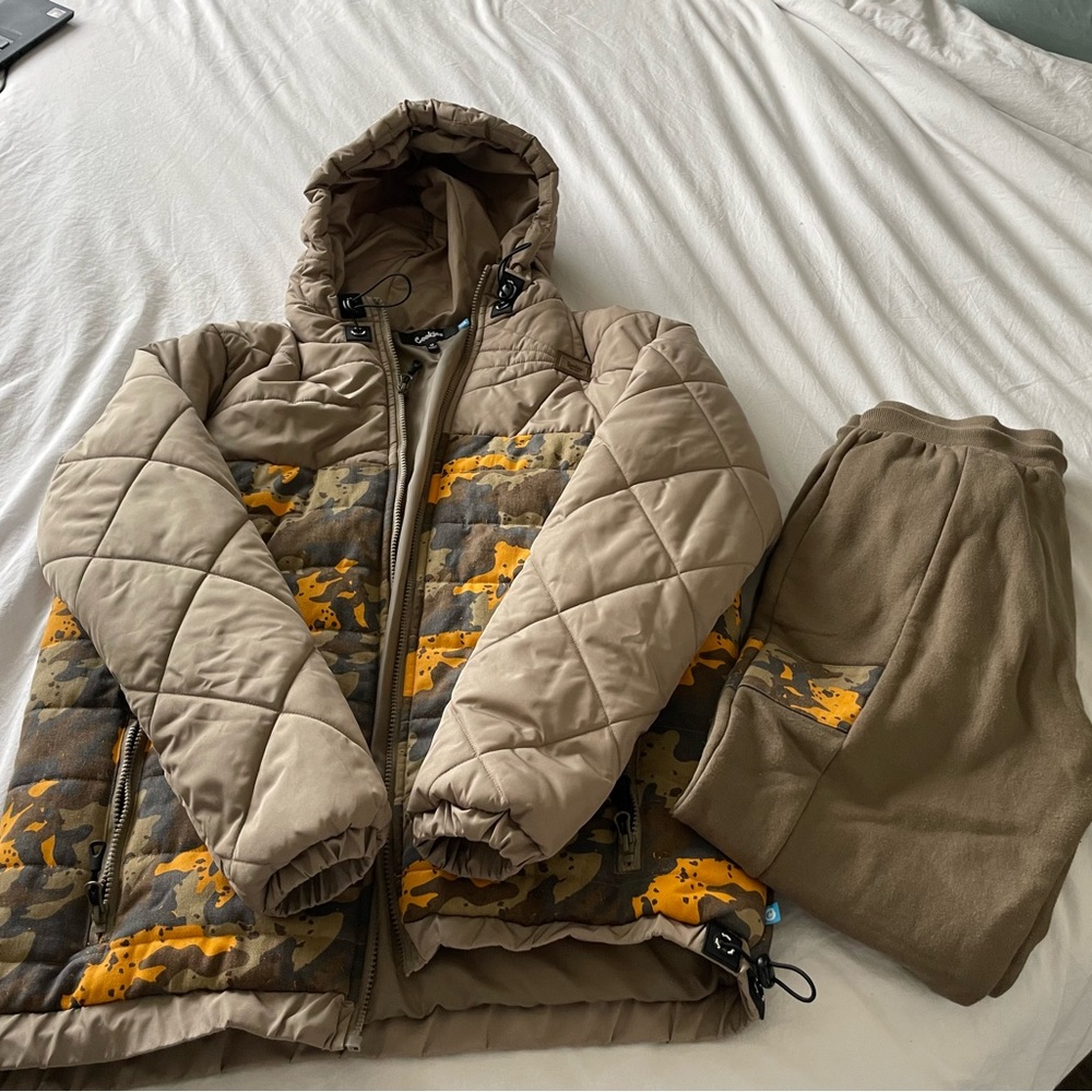 Cookies matching men’s set size MEDIUM in excellent condition.